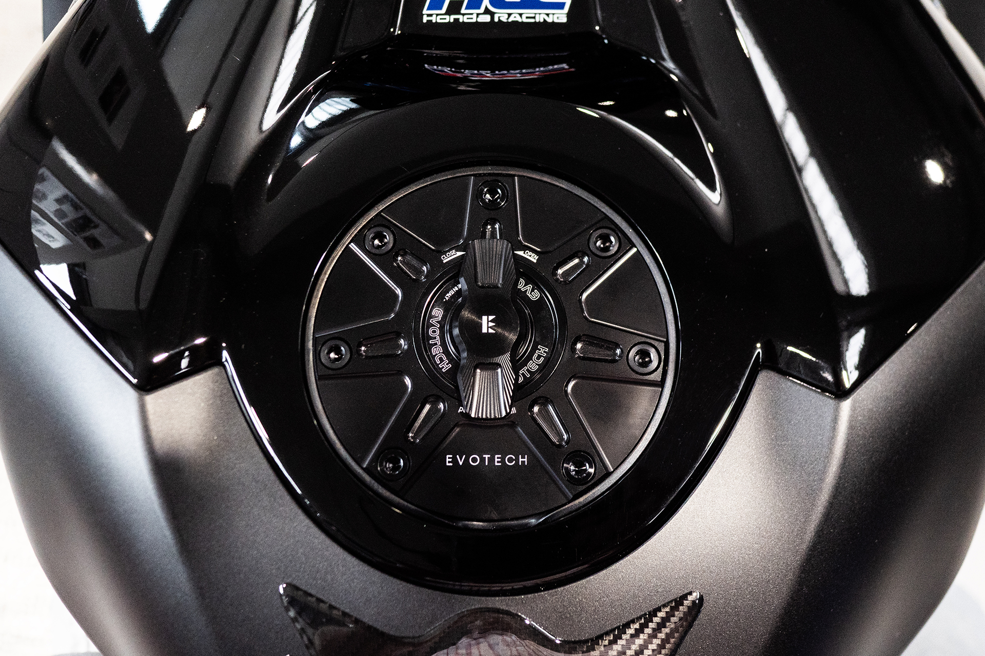 Transforma tu Honda CBR600RR: La guía de accesorios que buscabas