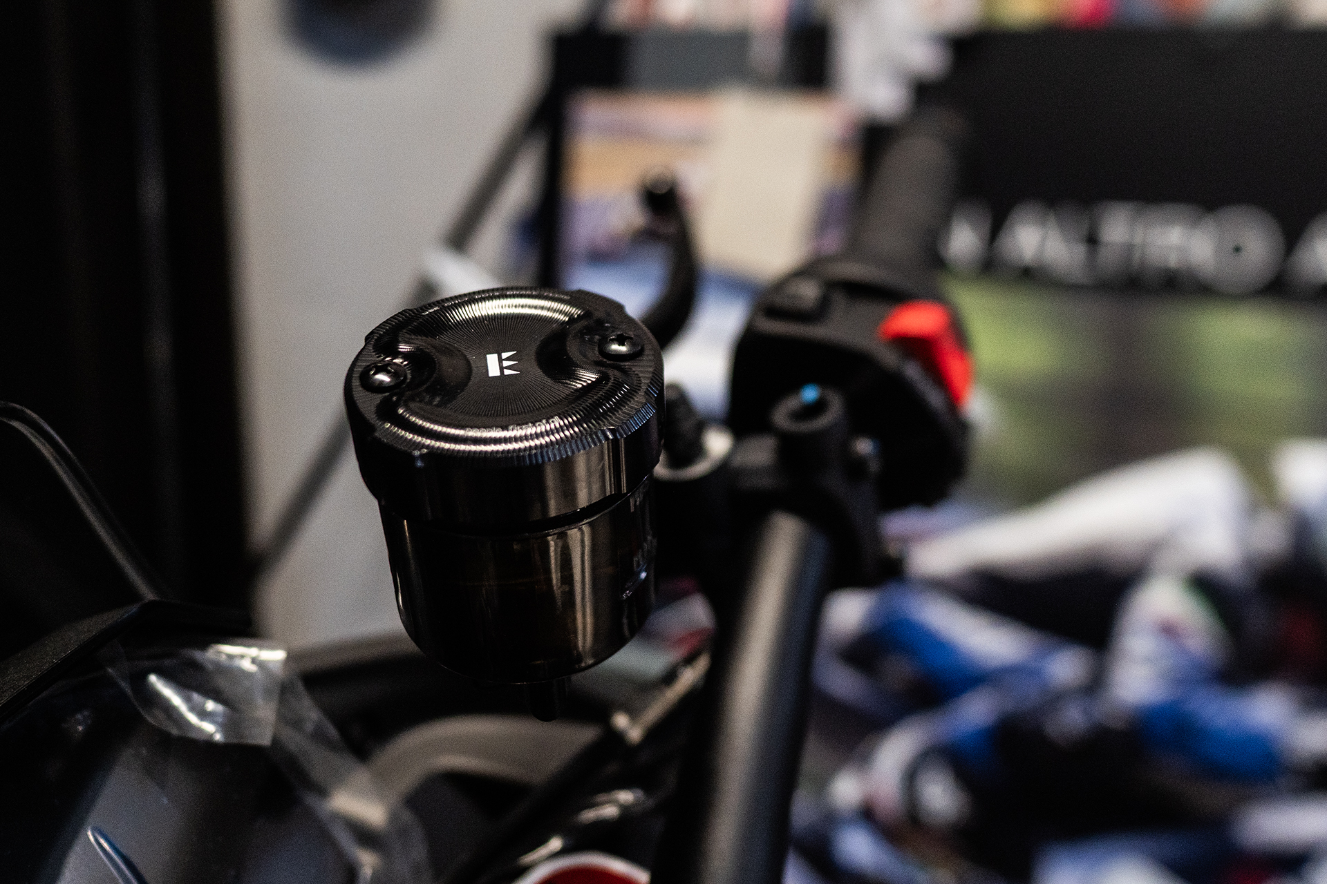 ¡La bestia se enciende! Accesorios TOP para tu Aprilia Tuono V4 1100 2025