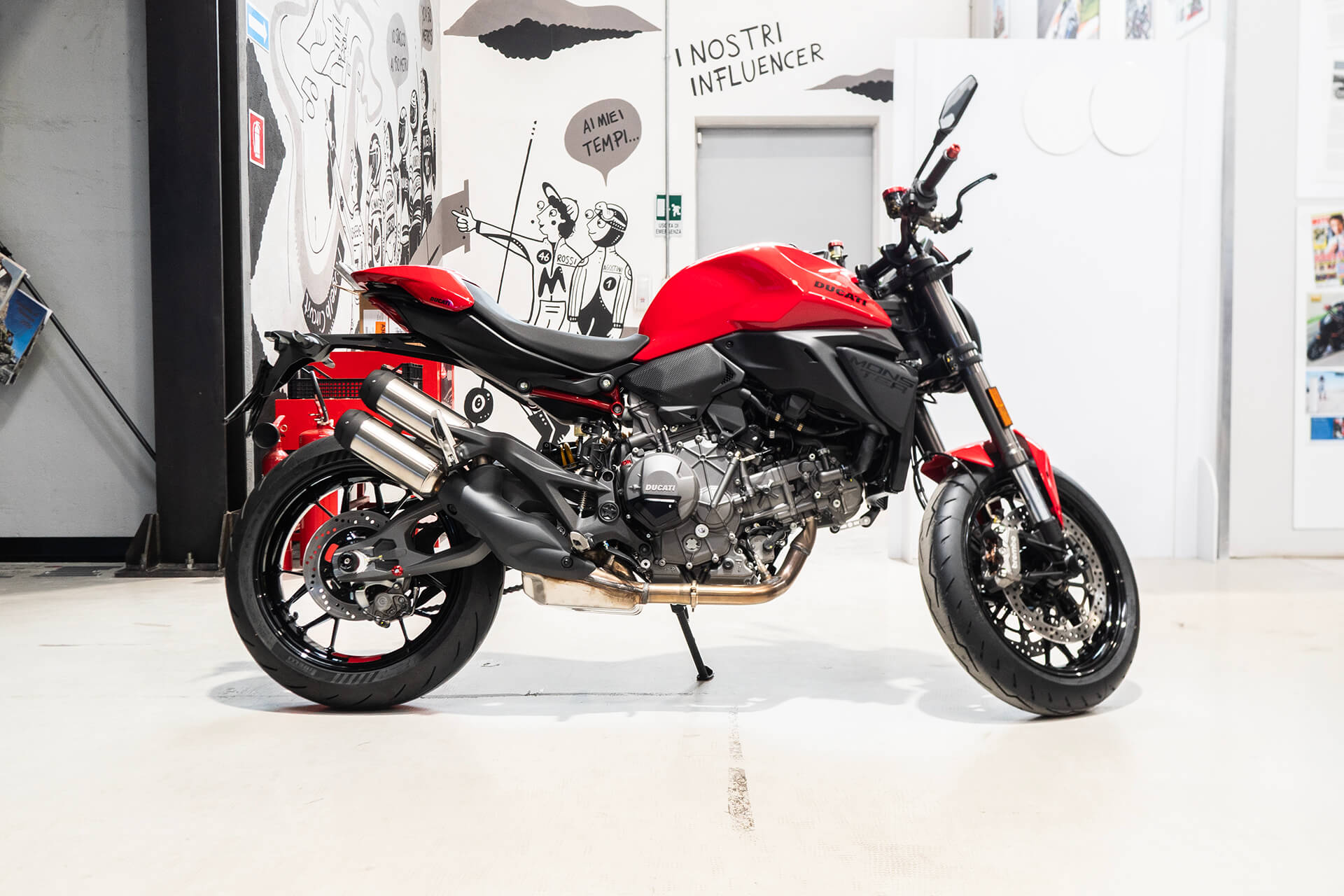 Ducati Monster 890: Desnuda, pero con clase