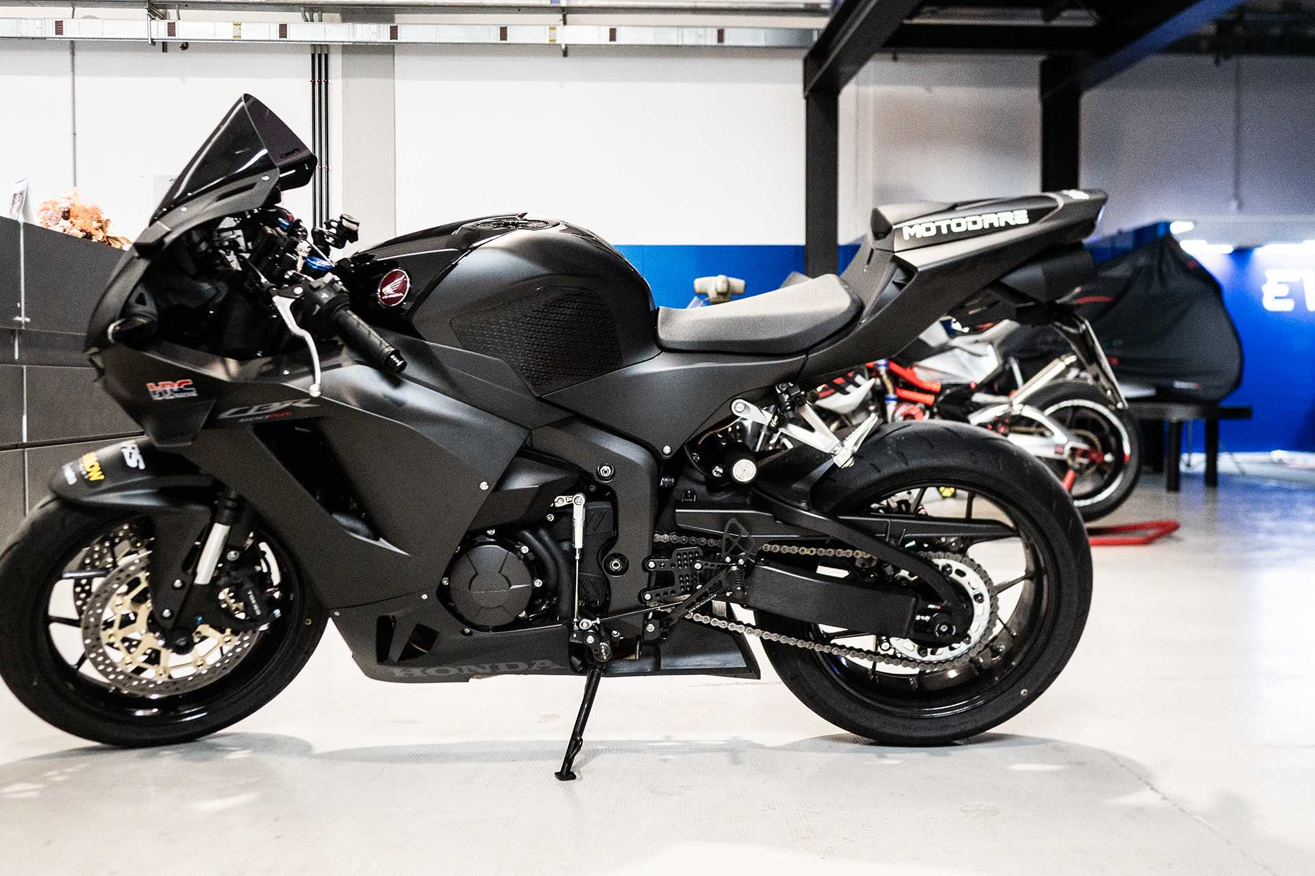 Transforma tu Honda CBR600RR: La guía de accesorios que buscabas
