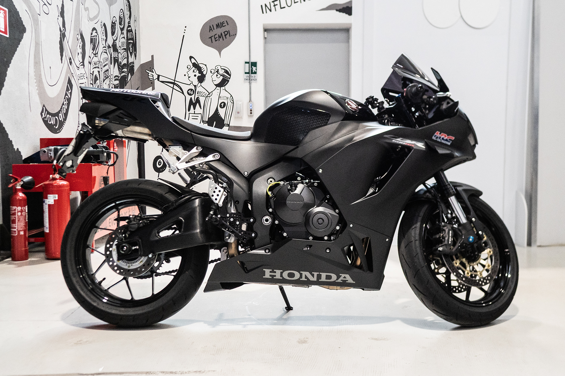 Transforma tu Honda CBR600RR: La guía de accesorios que buscabas