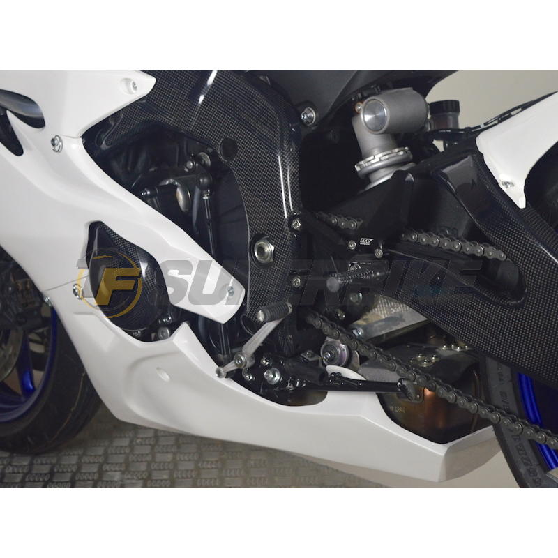 Carenado de fibra Yamaha R6 2017-2025 quilla escape original+paso rueda negro