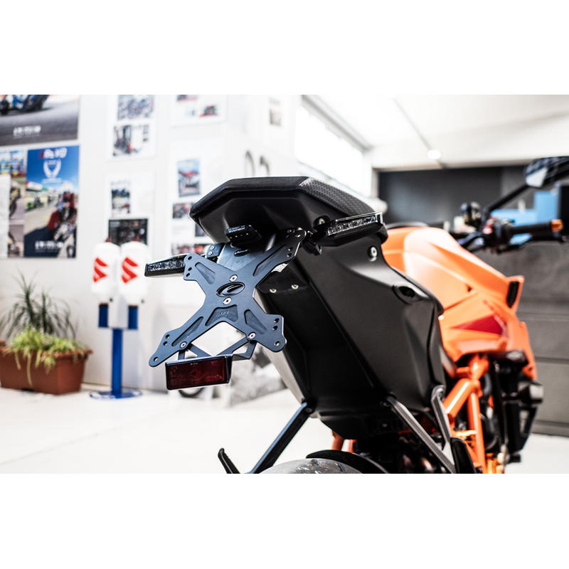 Porta matrícula KTM 1390 Superduke R 2024- / 990 Duke 2024-