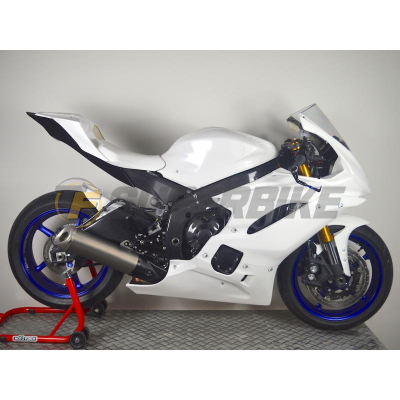 Carenado de fibra Yamaha R6 2017-2025 quilla escape original+paso rueda negro