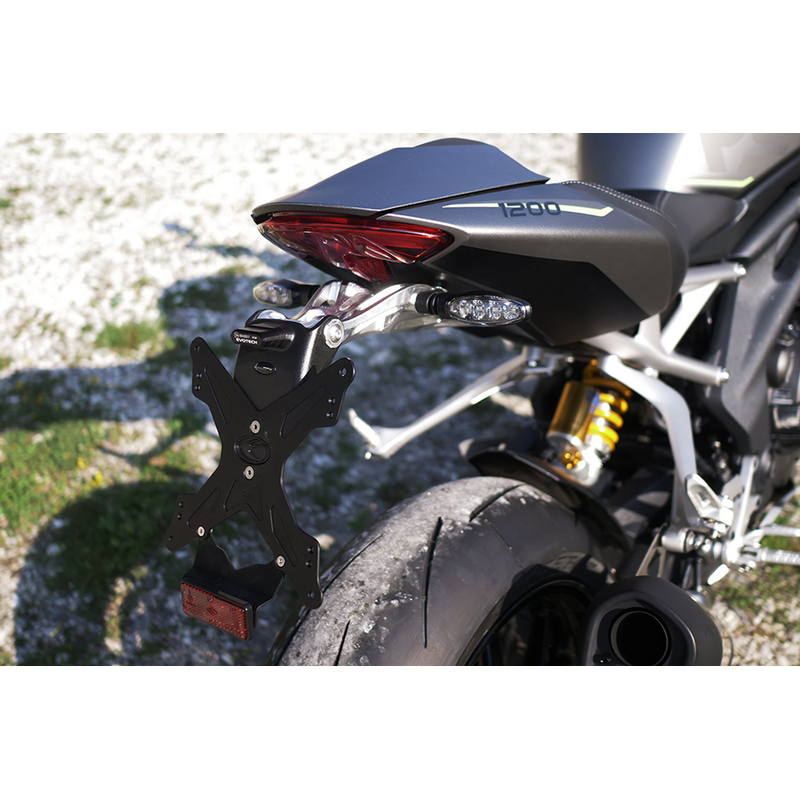 Porta matrícula Triumph Speed Triple RS 1200 2021-2024 versión PREMIUM