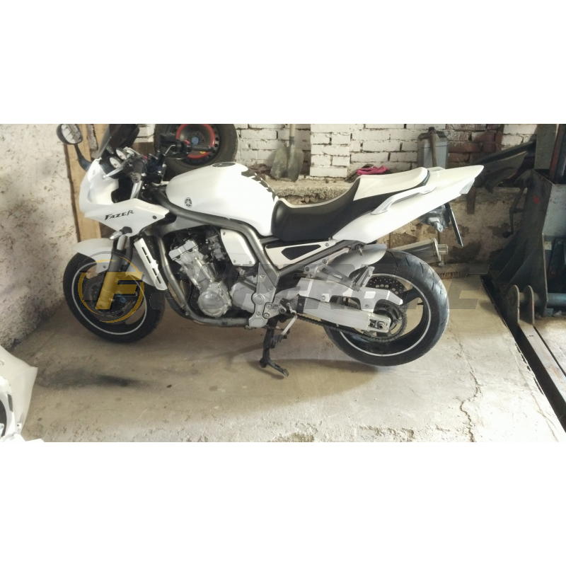 Guardabarros trasero fibra vidrio Yamaha FZS 600 2002-2003 / FZS 1000 2005-