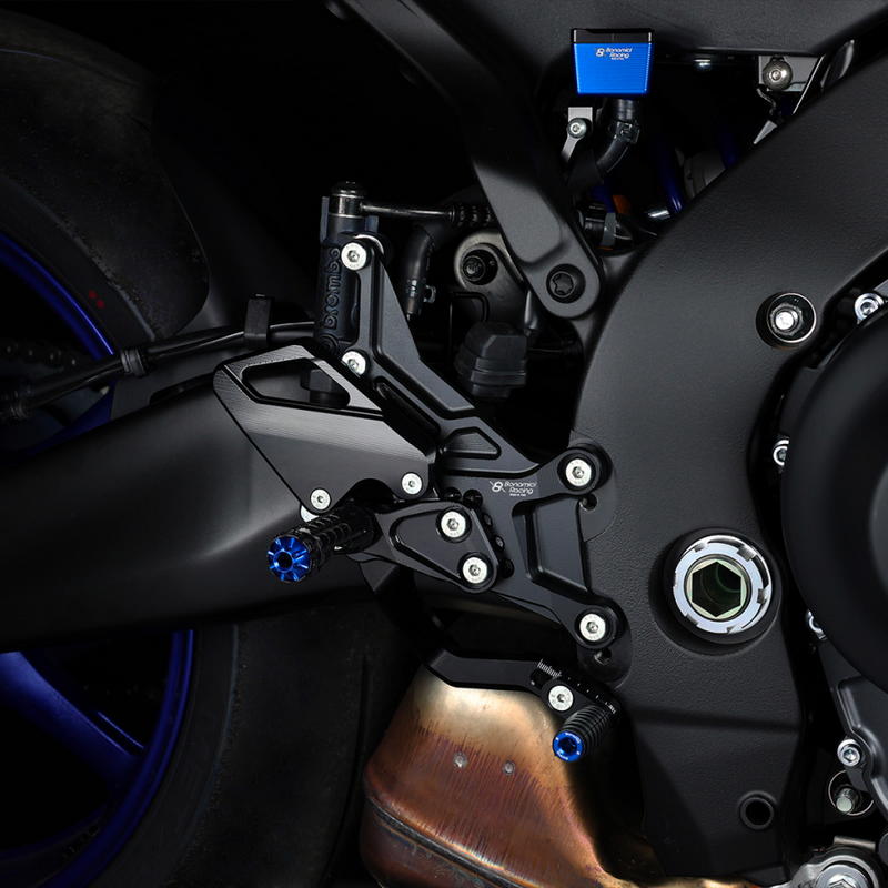 Estriberas regulables Yamaha R9 2025+