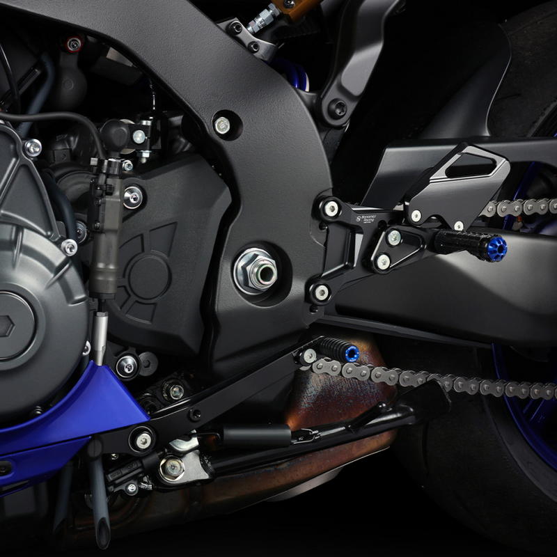 Estriberas regulables Yamaha R9 2025+