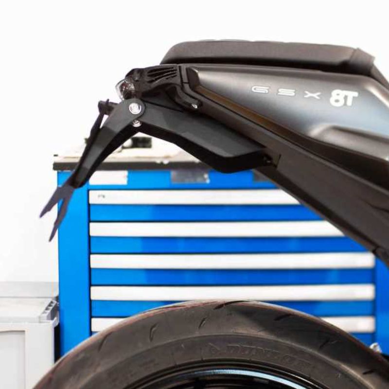 Porta matrícula Suzuki GSX-8T / 8TT 2026