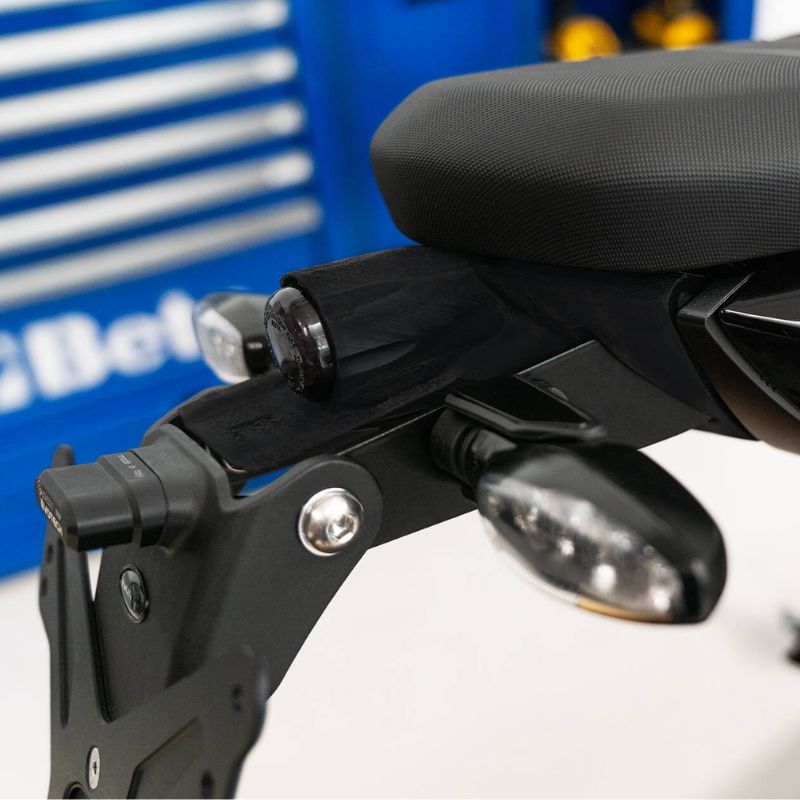 Porta matrícula Triumph Trident 800 2026